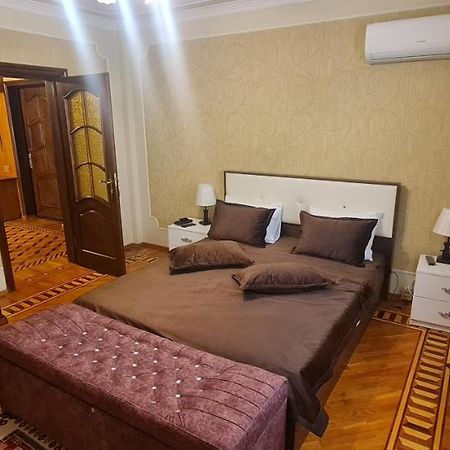 Gold Wall Apartment Baku Kültér fotó