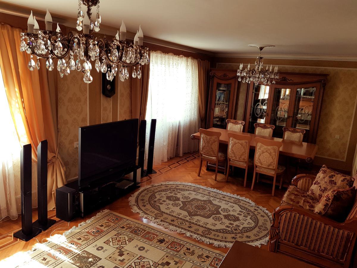 Gold Wall Apartment Baku Kültér fotó